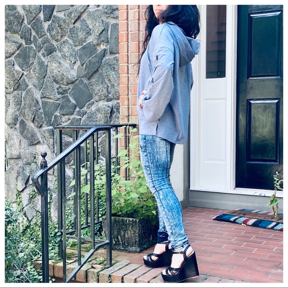 ✨LAST ✨SOFT HOODED SWEATSHIRT WITH SLEEVES DETAIL - Picture 7 of 12